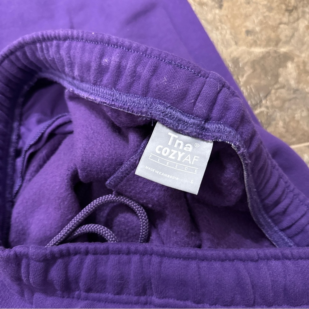 TNA Aritzia Cozy Fleece Sweatpants - Picture 2 of 3